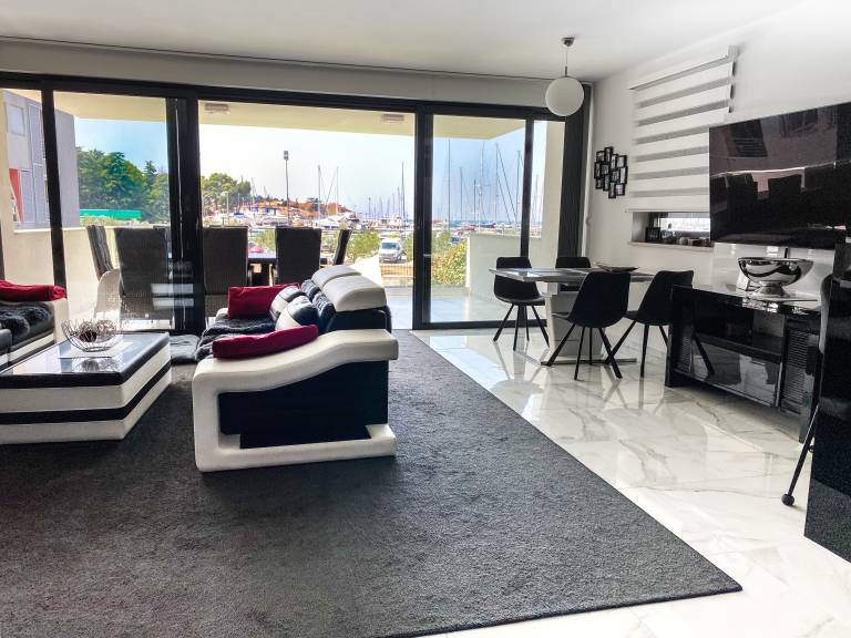 Three bedroom apartment with terrace and sea view Novigrad (A-25255-a) in Novigrad