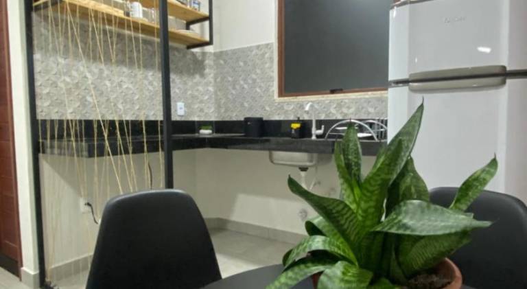 Serviced apartment with patio, yard & pool | Pet-friendly — photo 4
