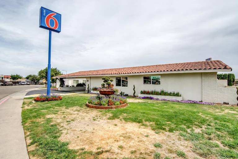 Motel 6 Manteca, CA — photo 5