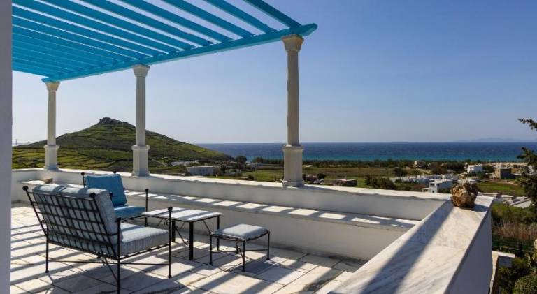 Holiday apartment with pool, yard & patio — photo 4