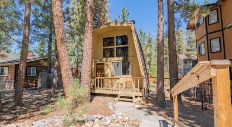 Vacation home with barbeque in Big Bear Lake, CA