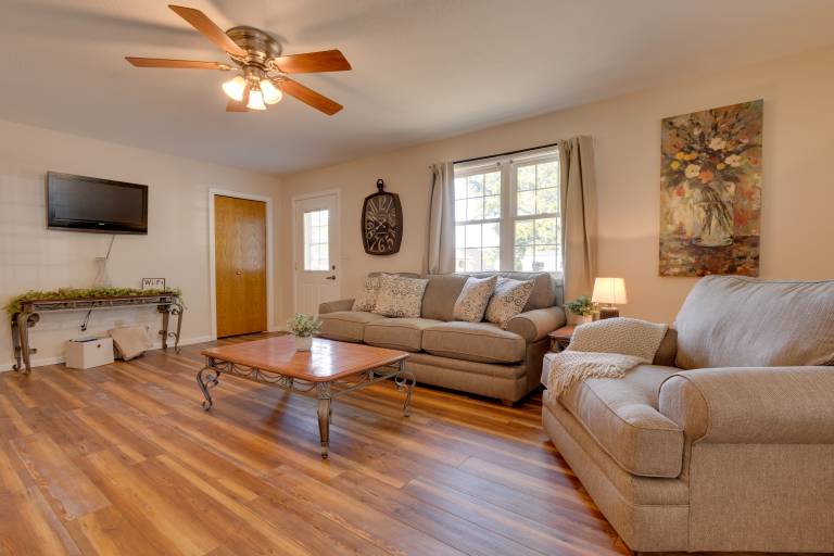 Pet-Friendly Home 9 Mi to Effingham nr I-Exit! in Effingham, IL