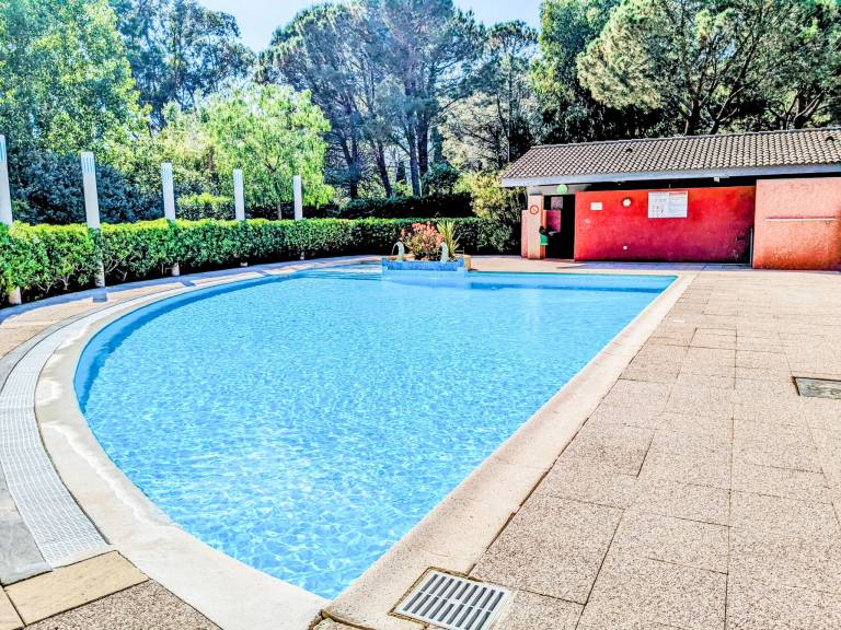 Apartment with pool, patio & garden in Le Lavandou