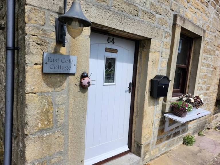 Cottage Settle