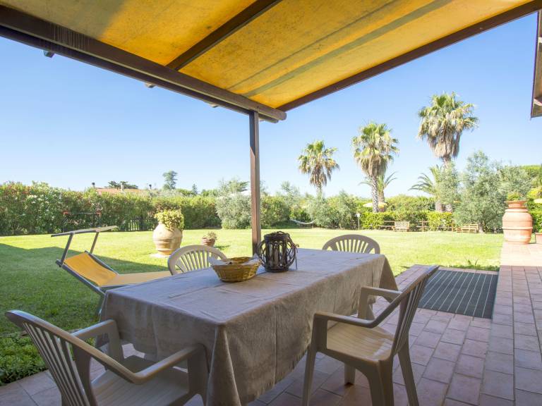 Apartment with pool, yard & barbeque | Pets are welcome — photo 4