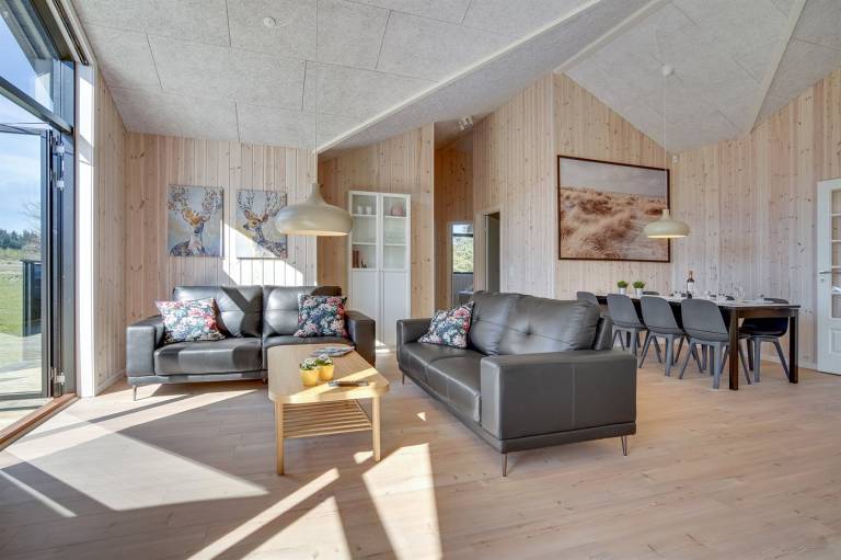 Family-oriented charming house with terrace, hot tub & sauna | Pets are welcome — photo 2