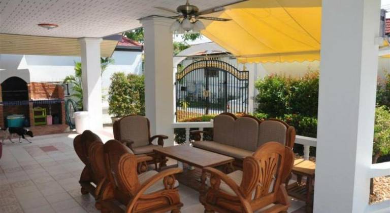 Villa with pool, barbecue & yard | Suitable for remote work | Pets are welcome — photo 5