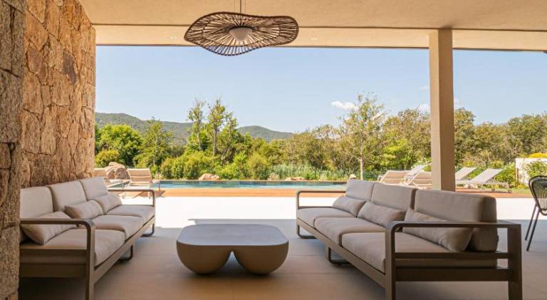 Villa with pool — photo 4