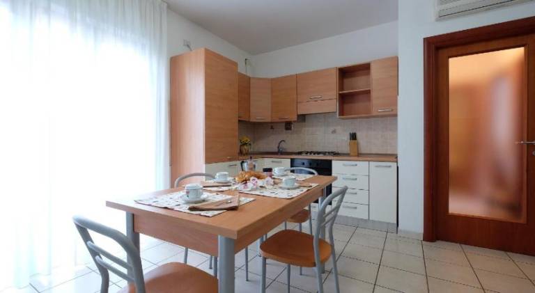 Holiday apartment with 2 rooms for 6 persons in Pineto
