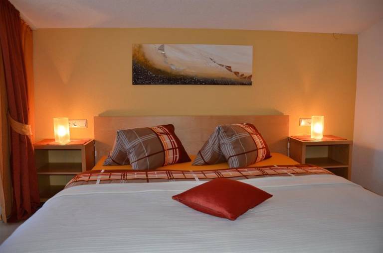 Holiday apartment with barbecue & garden in Oetz