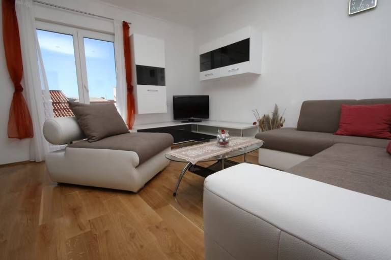 Fully equipped nice rental apartment with terrace | Beach nearby | Dogs allowed — photo 2