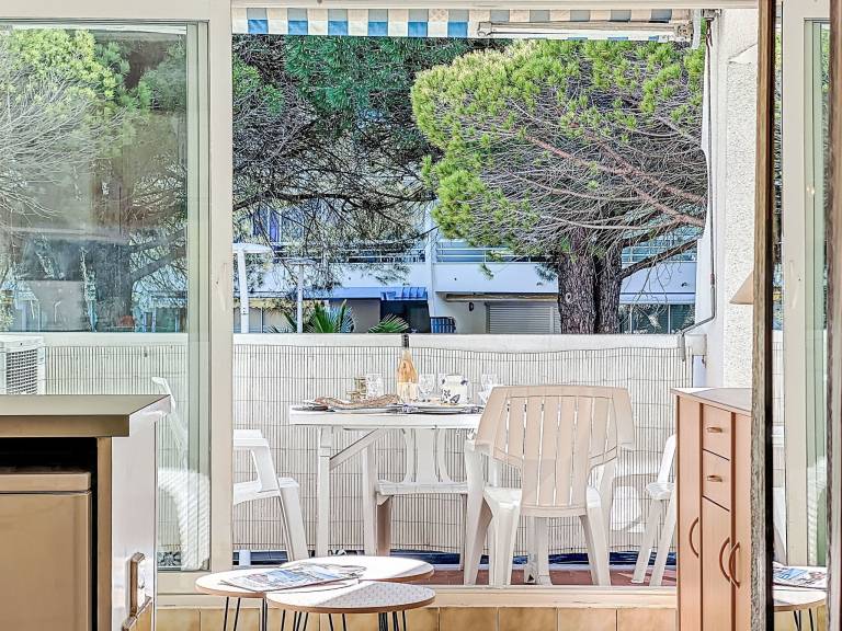 Pleasant rental apartment with patio | Close to the beach | Dogs allowed in Nîmes