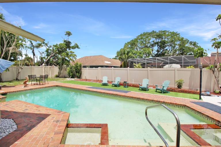 House with garden & private pool | Lake view in Sarasota, FL
