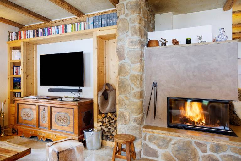 Holiday Home 'Fluh' with Mountain View, Private Terrace and Wi-Fi — photo 3