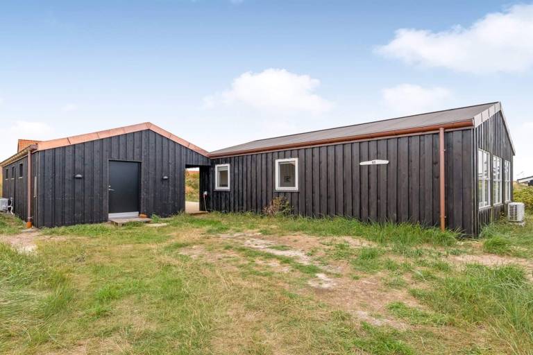 Vacation home with terrace — photo 2