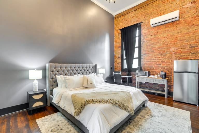 Boutique Studio Stay in the Heart of Marshall