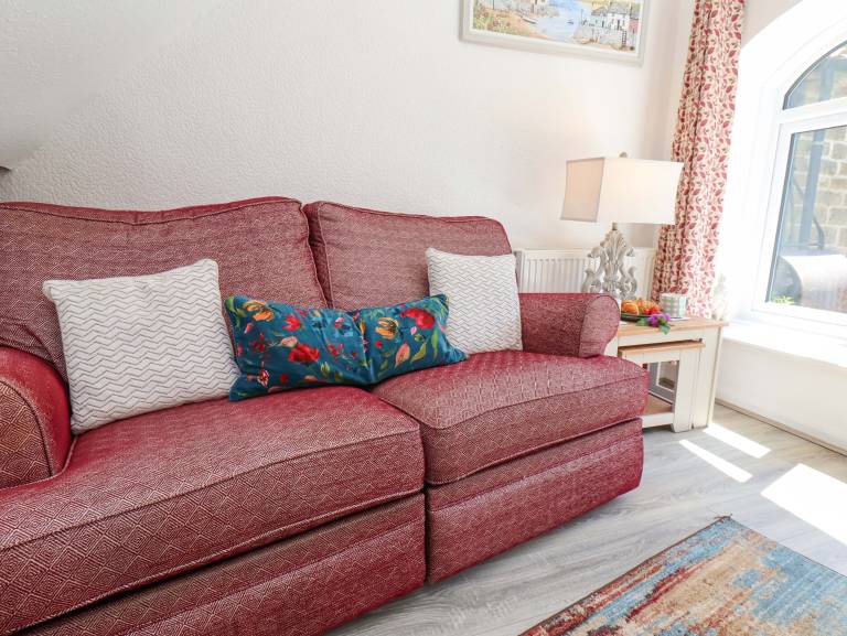 Pleasant cottage with yard | Pet-friendly — photo 5