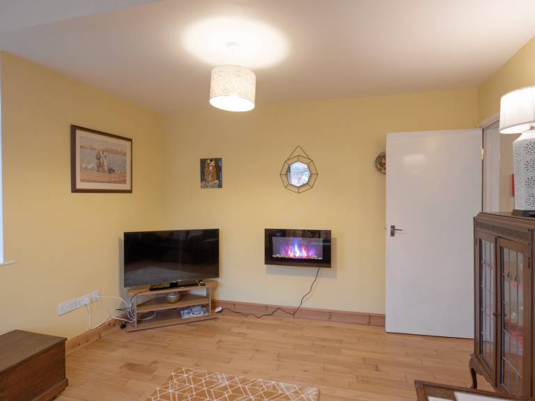 Family-friendly beautiful cottage with yard | Pets allowed — photo 4