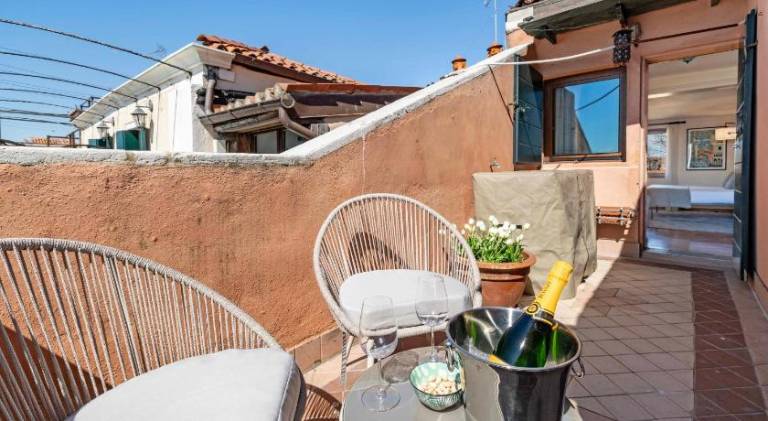 Apartment with patio | Close to Rialto Bridge | Dogs allowed — photo 3