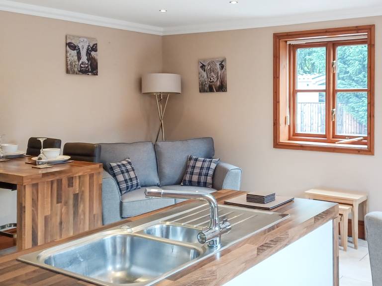 Family-oriented cottage with garden | Water view | Pet-friendly in Skegness