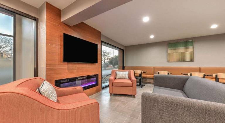 Hawthorn Extended Stay by Wyndham Bedford / Dallas — photo 2