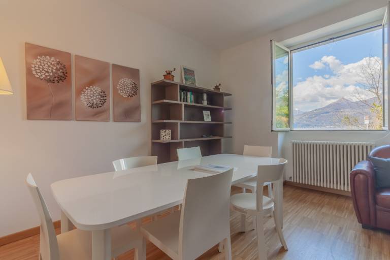 Rental apartment with yard — photo 2