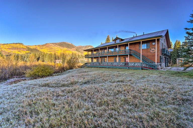 From your Vallecito Lake vacation home, enjoy the arts and nature - HomeToGo