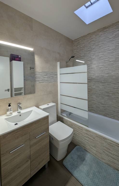Carlos House. Lovely duplex in a white town type residential area close to the beach. — photo 4