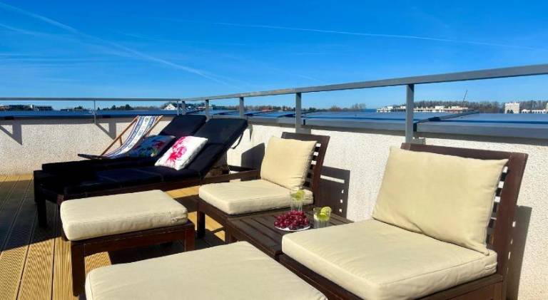 Holiday apartment with patio, garden & private pool — photo 5