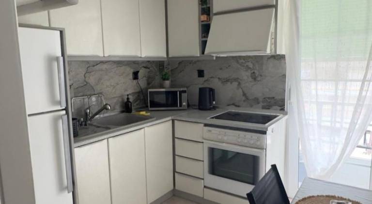 Apartment with patio — photo 4