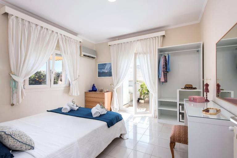 Villa with pool, jacuzzi & garden | Garden view | Suitable for remote work — photo 4