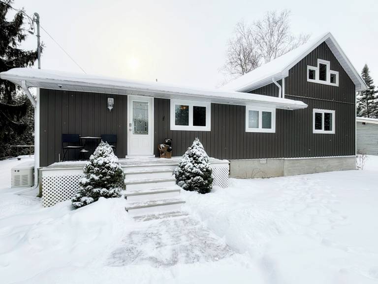 House  Fenelon Falls