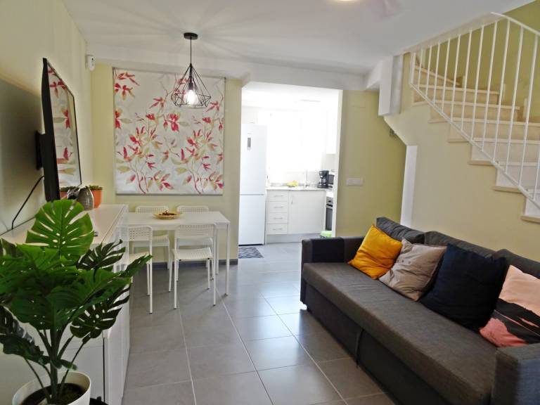 Vacation home with terrace, garden & pool — photo 4