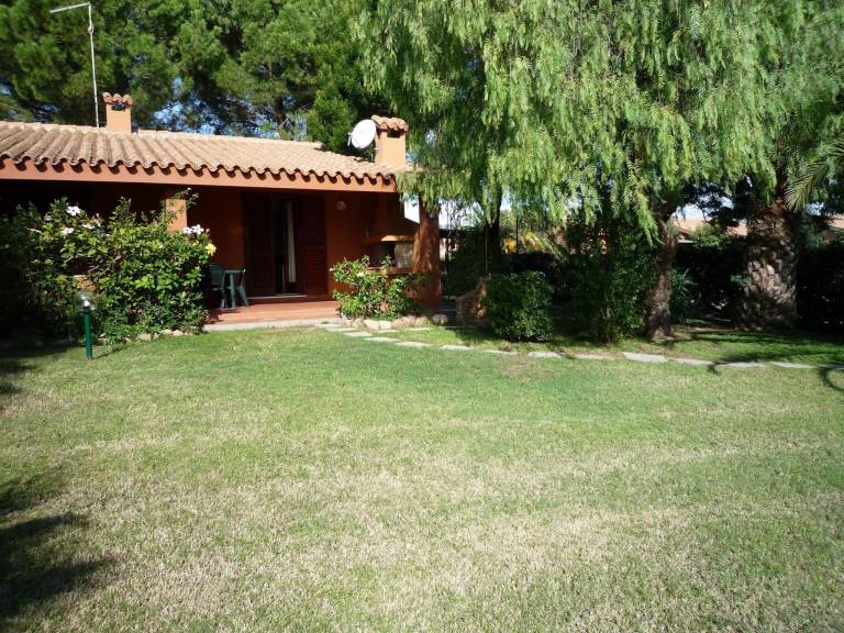 Vacation home with grill & garden | Beach nearby | Pets allowed — photo 2