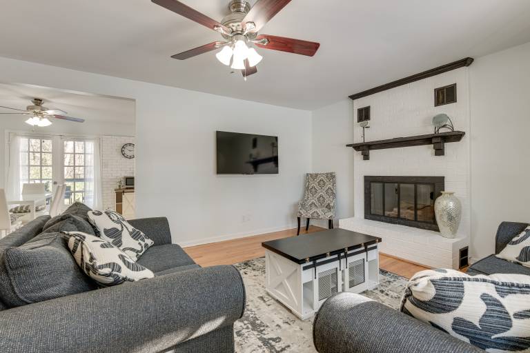 Near Hospitals & Attractions: Richmond Getaway! in Chester, VA