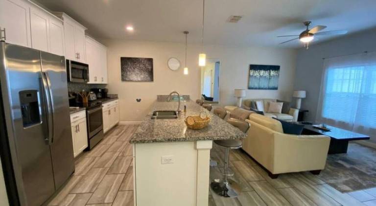 Big vacation home with pool | Pets allowed — photo 3