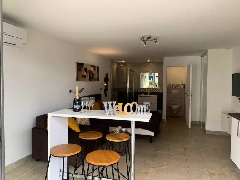 Lovely studio with patio & yard | Beach nearby | Pet-friendly — photo 2