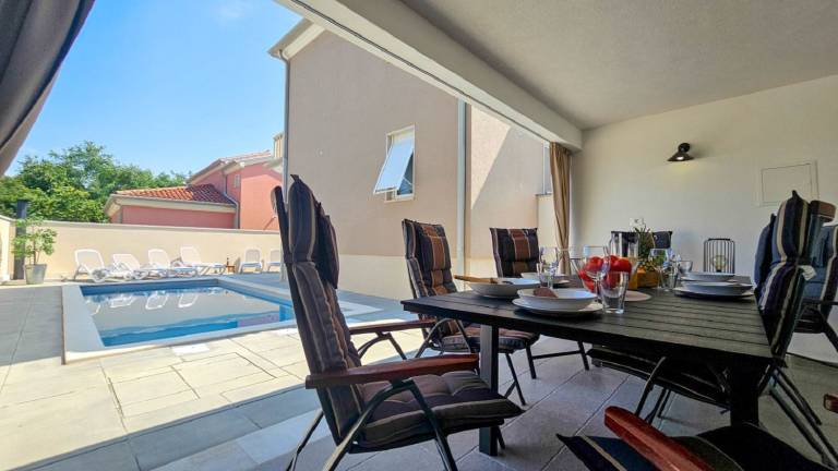 Vacation home with terrace, private pool & barbeque — photo 4