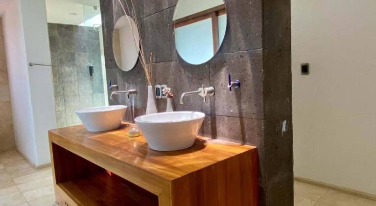 Vacation home with pool — photo 2