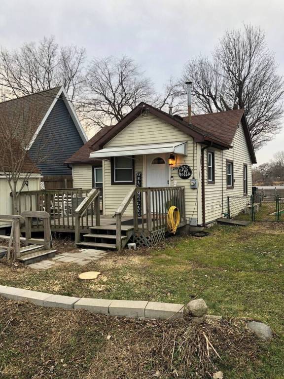 Cabin  La Salle Township