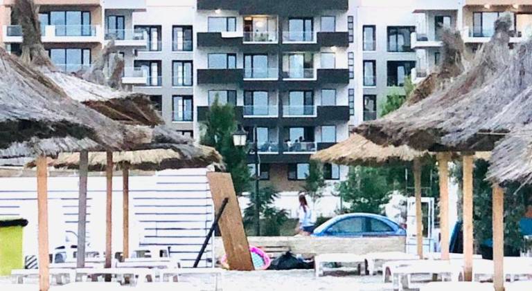 Apartment with pool — photo 4