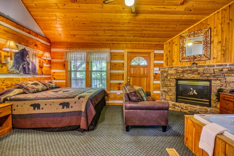 Gatlinburg Hot Tub Pet Friendly WiFi Fireplace — photo 4