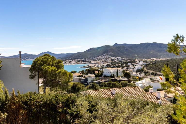 Apartment with garden & patio | Beach view — photo 2