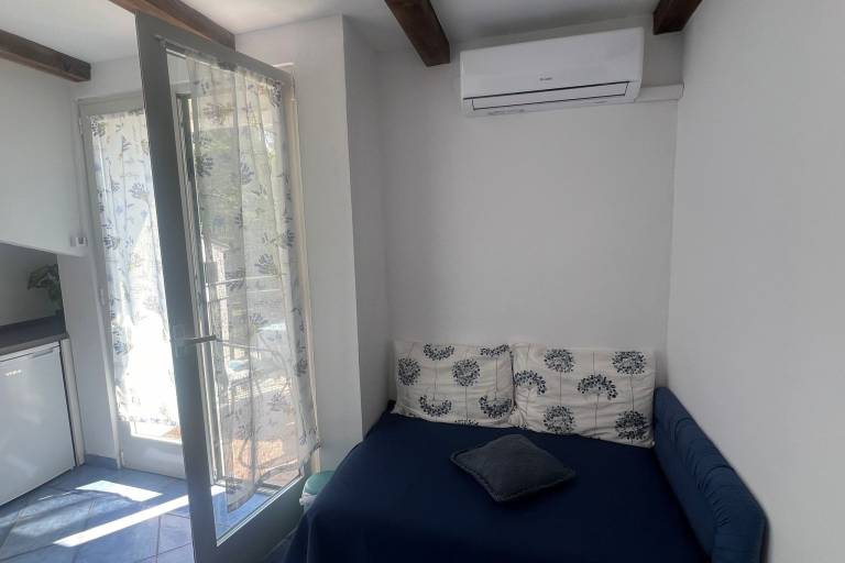 One bedroom apartment near beach Novigrad (A-24877-b) — photo 2