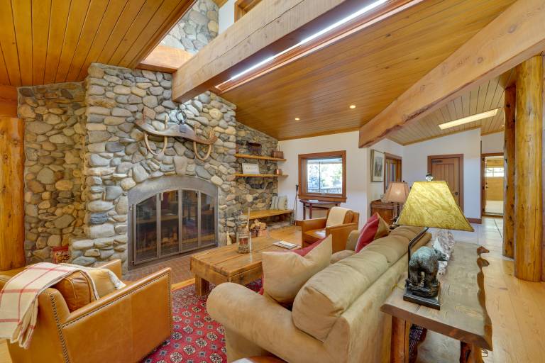 Sun Valley Log Home w/ Hot Tub & Mtn Views! — photo 3
