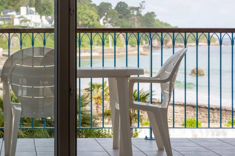 Apartment 'Sea View on the Beach' with Sea View, Shared Pool and Wi-Fi — photo 3