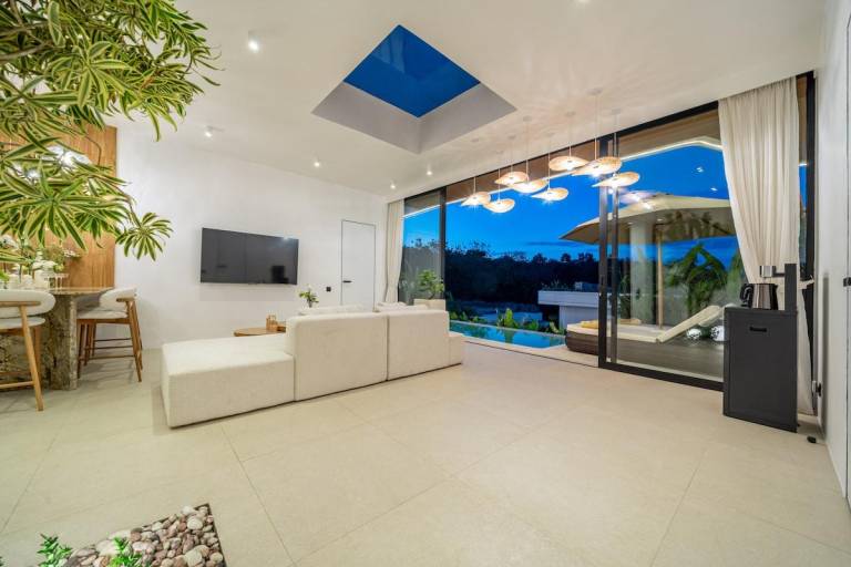 Villa with pool & garden — photo 5