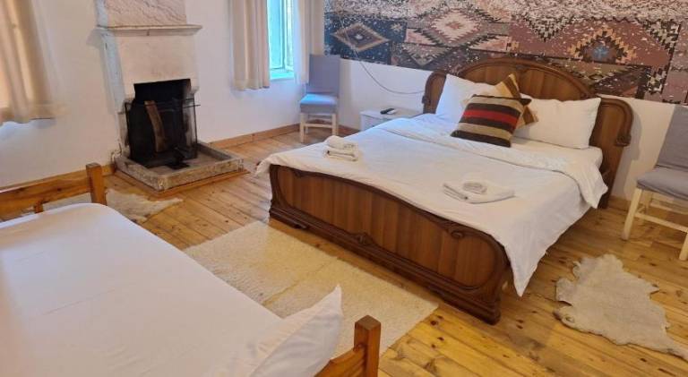 Lodge with garden, terrace & barbecue in Tirana