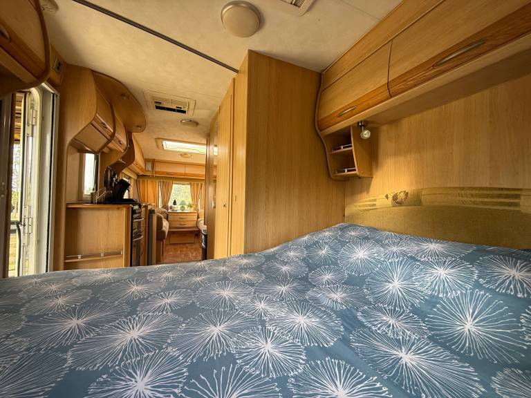 Caravan 'Vue Sur L'étang' with Lake View, Shared Pool and Private Terrace — photo 3