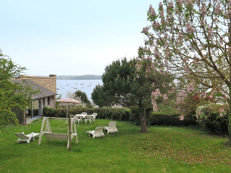 Lovely vacation home with garden & patio | Pet-friendly — photo 3